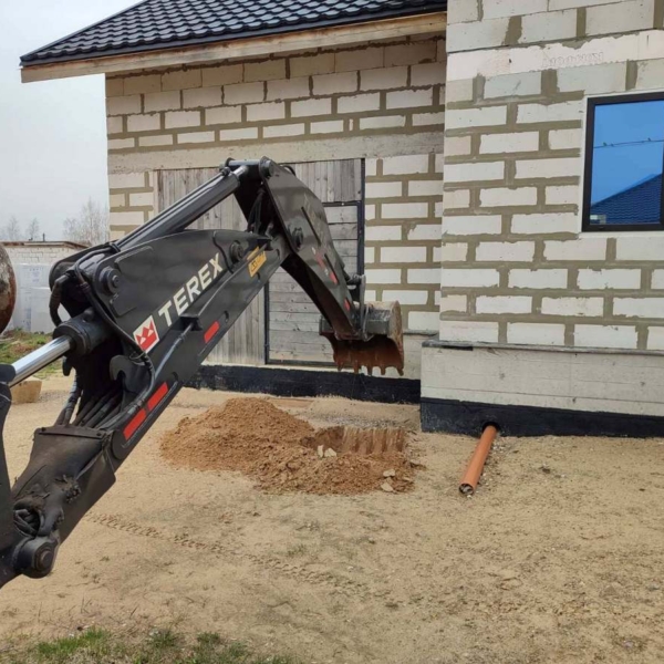 разработка грунта экскаватором при газификации дома