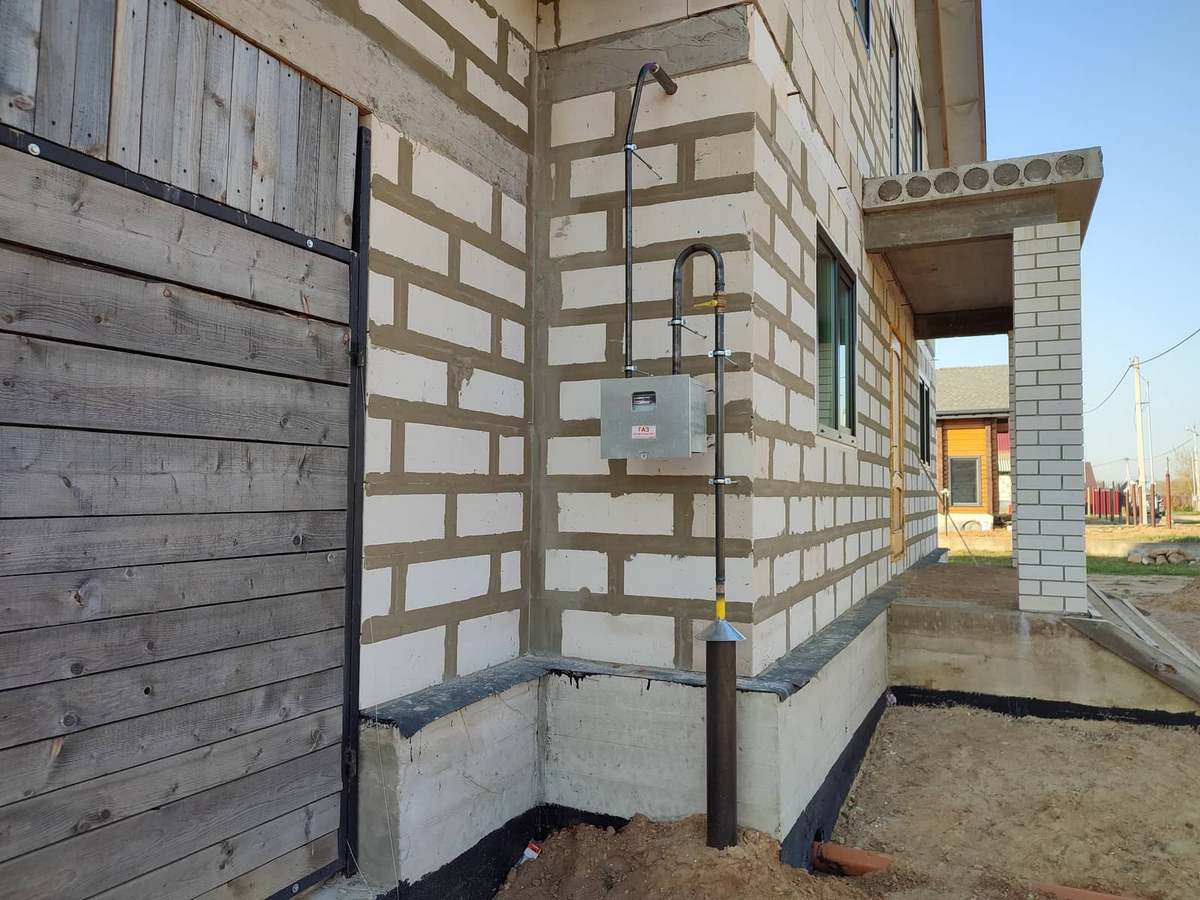 подводящий газопровод газовый счетчик и газовые трубы