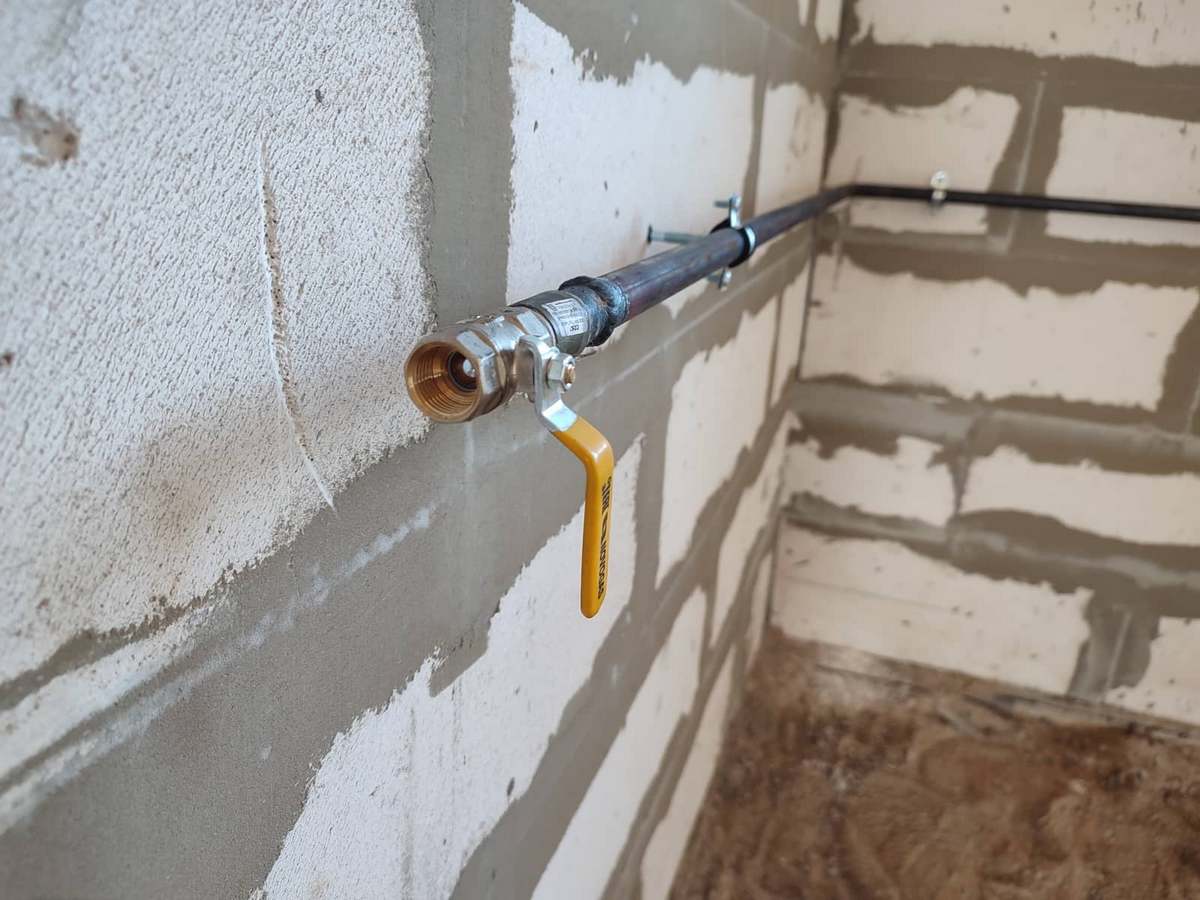 стальные газовые трубы внутри дома